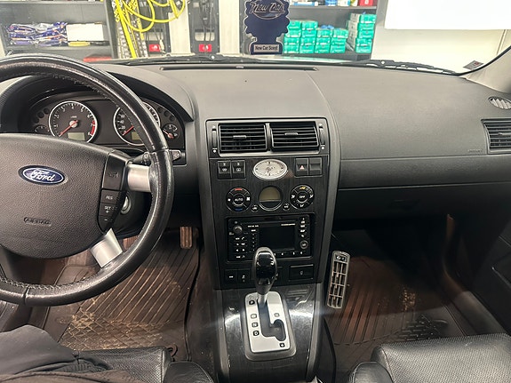 Ford Mondeo 8 of 17