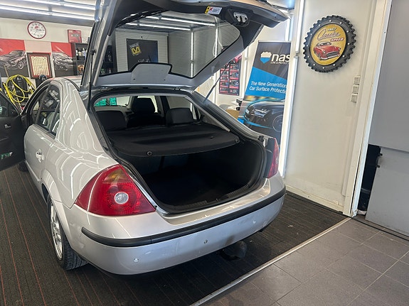 Ford Mondeo 12 of 17