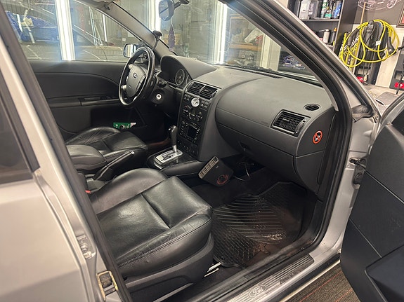 Ford Mondeo 3 of 17