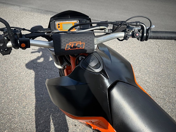 KTM 950 Superenduro 3 of 6