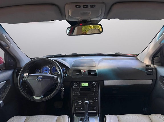 Volvo XC90 11 of 16