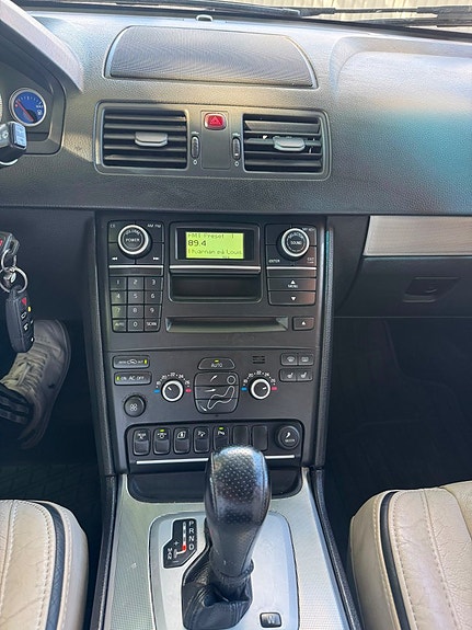 Volvo XC90 13 of 16