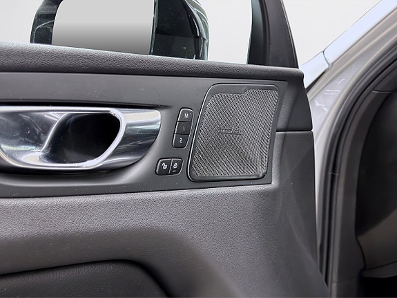 Volvo XC60 14 of 19