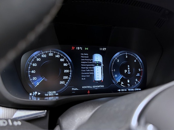 Volvo XC60 16 of 19