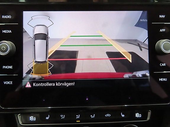 Volkswagen Passat Alltrack 18 of 26