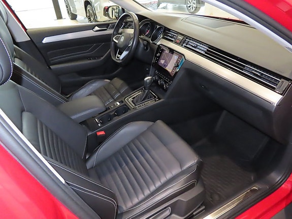 Volkswagen Passat Alltrack 8 of 26