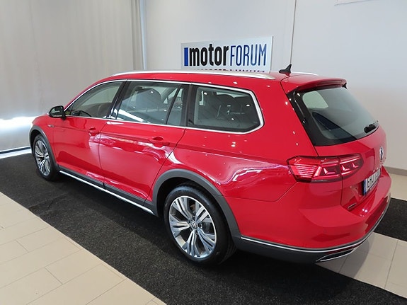 Volkswagen Passat Alltrack 3 of 26