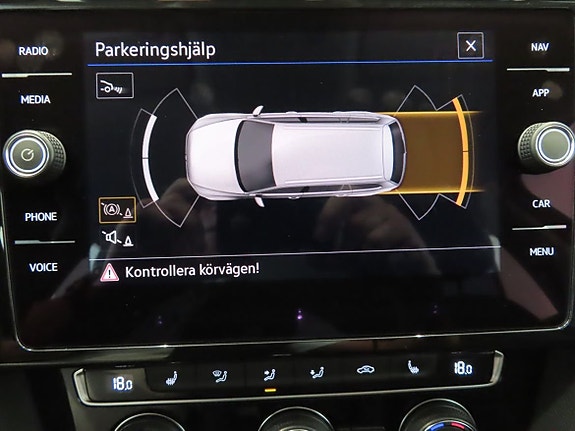 Volkswagen Passat Alltrack 19 of 26