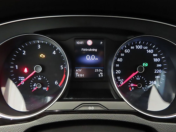 Volkswagen Passat Alltrack 16 of 26