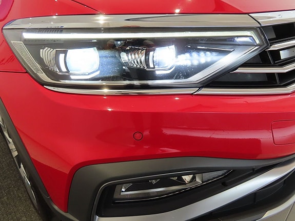 Volkswagen Passat Alltrack 4 of 26