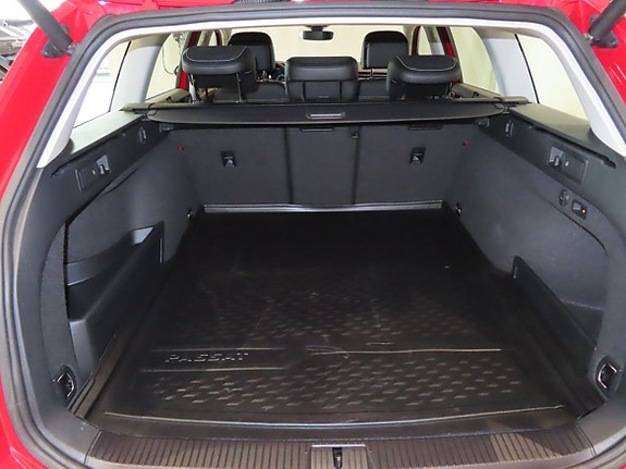 Volkswagen Passat Alltrack 12 of 26