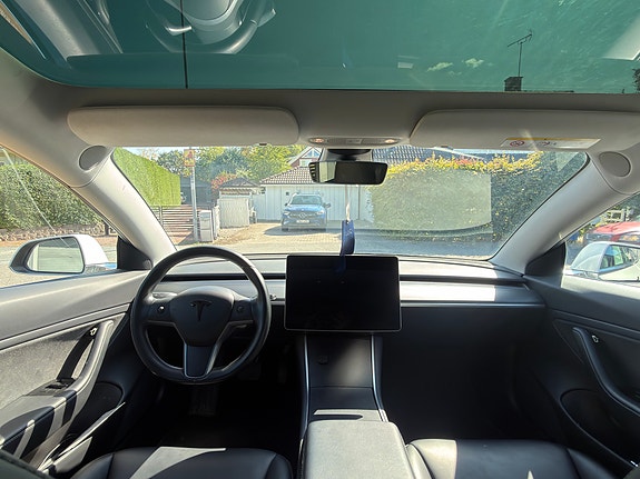 Tesla Model 3 7 of 8