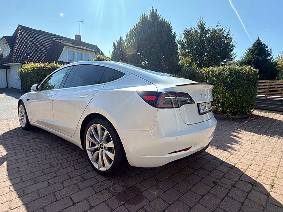 Tesla Model 3 4 of 8