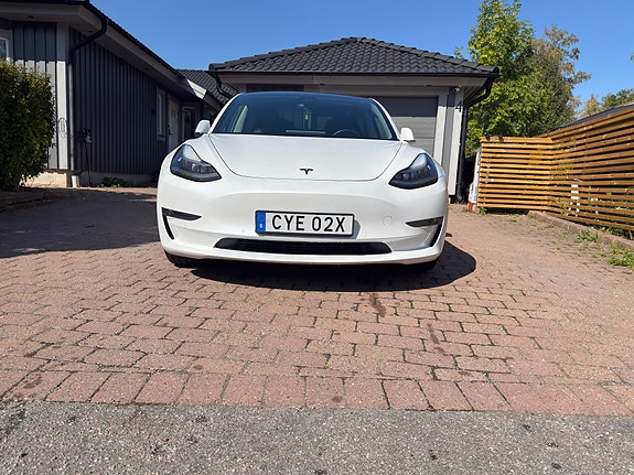 Tesla Model 3 3 of 8