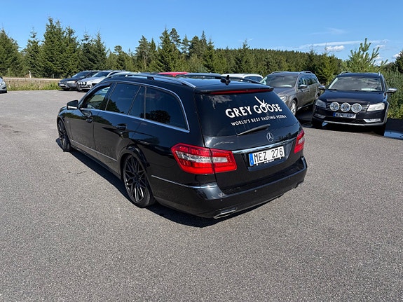 Mercedes-Benz E220 3 of 27
