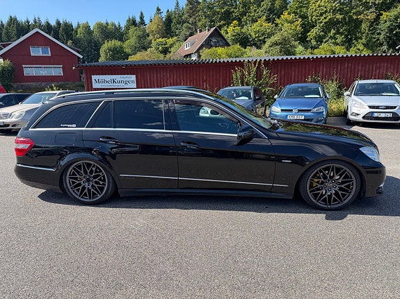 Mercedes-Benz E220 7 of 27