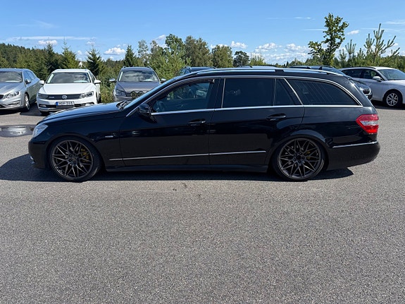 Mercedes-Benz E220 2 of 27