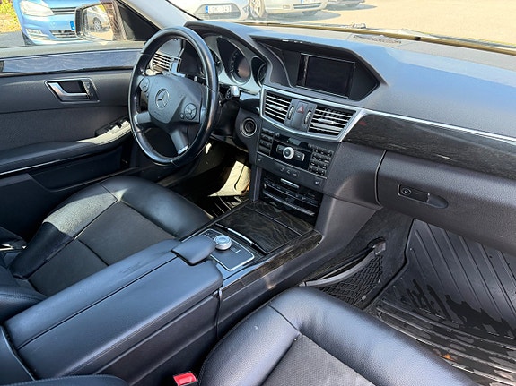 Mercedes-Benz E220 10 of 27