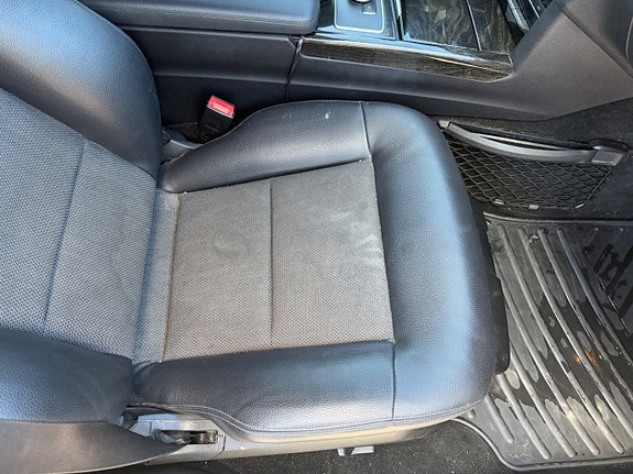 Mercedes-Benz E220 12 of 27