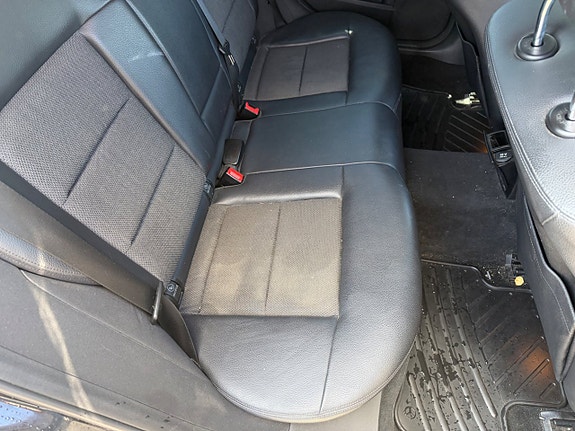 Mercedes-Benz E220 13 of 27