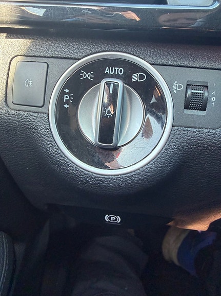 Mercedes-Benz E220 22 of 27