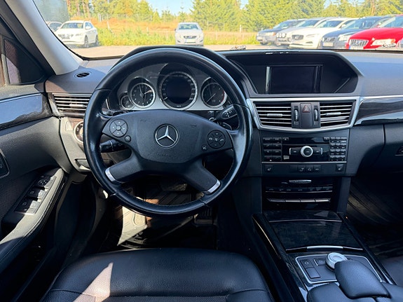 Mercedes-Benz E220 17 of 27