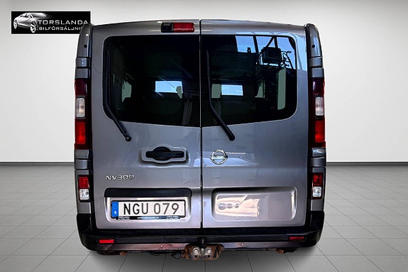Nissan NV300 7 of 18