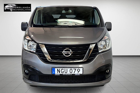Nissan NV300 8 of 18