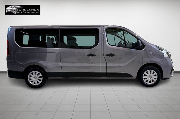 Nissan NV300 2 of 18