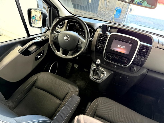 Nissan NV300 13 of 18
