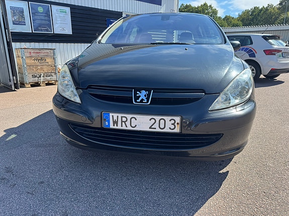 Peugeot 307 2 of 8