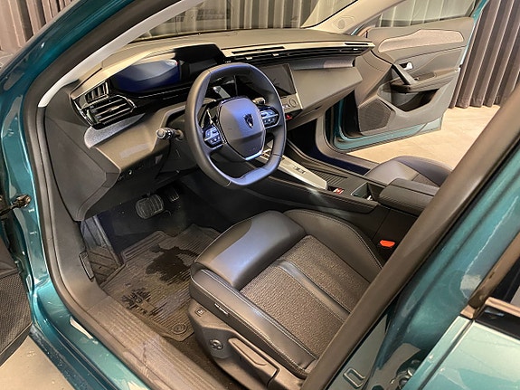 Peugeot 308 SW 27 of 30