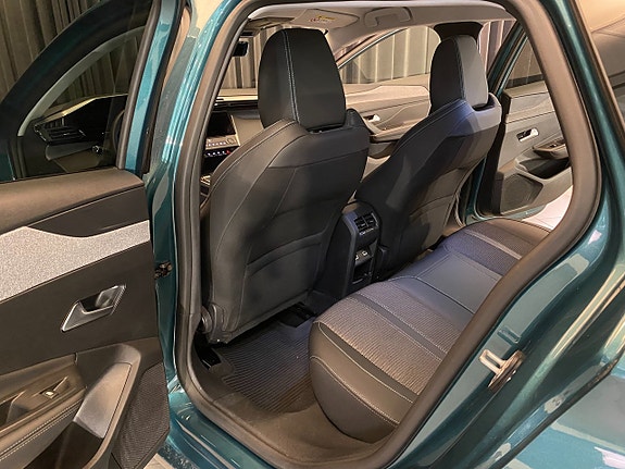 Peugeot 308 SW 29 of 30
