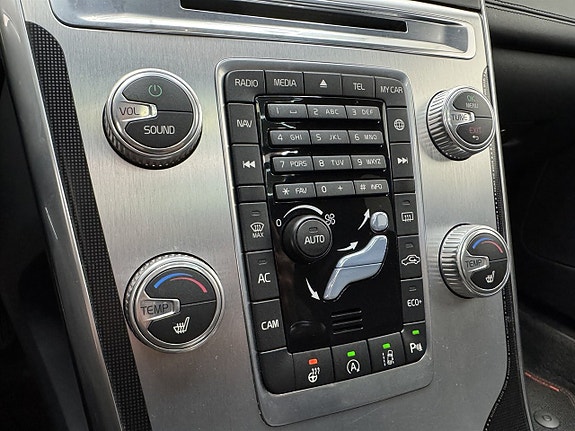 Volvo XC60 16 of 21