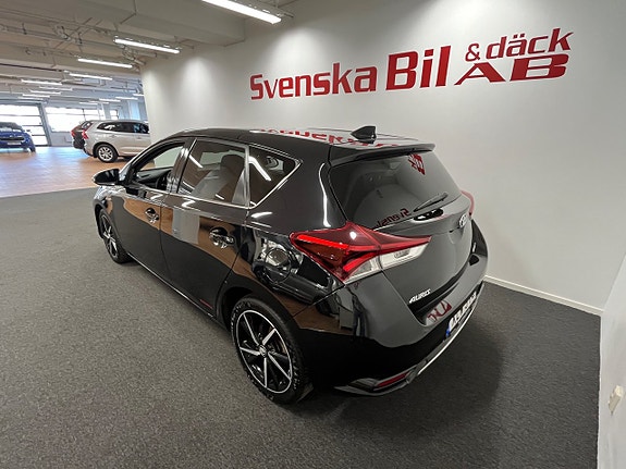 Toyota Auris 9 of 24