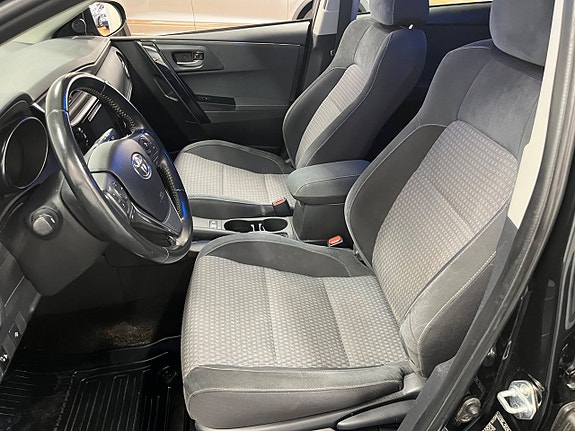Toyota Auris 12 of 24