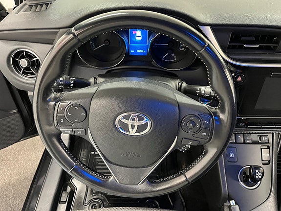 Toyota Auris 15 of 24