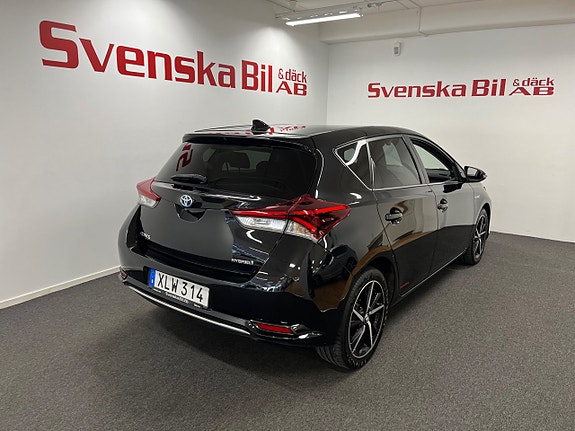 Toyota Auris 8 of 24