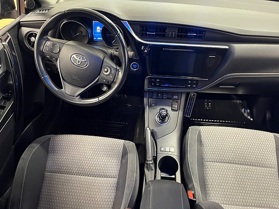 Toyota Auris 16 of 24