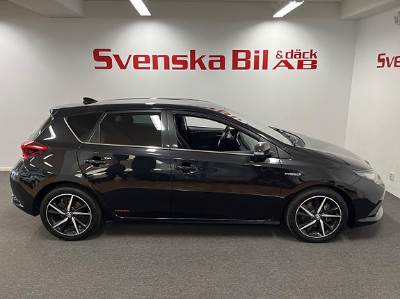Toyota Auris 5 of 24