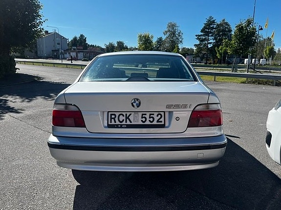 BMW 528 6 of 9