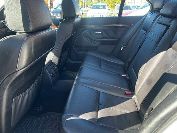 BMW 528 8 of 9