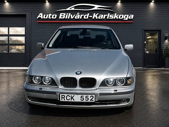 BMW 528 2 of 9