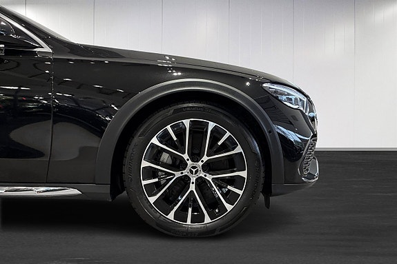 Mercedes-Benz E300 de 12 of 19