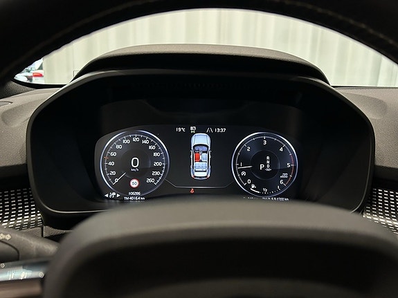 Volvo XC40 12 of 15
