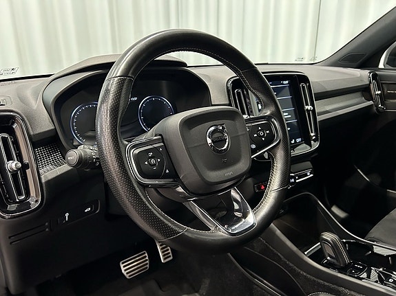 Volvo XC40 10 of 15