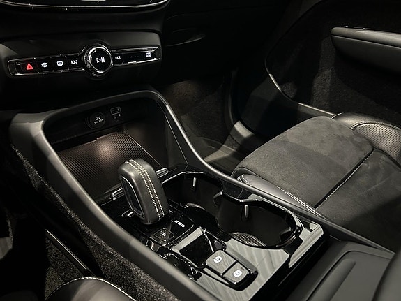 Volvo XC40 14 of 15