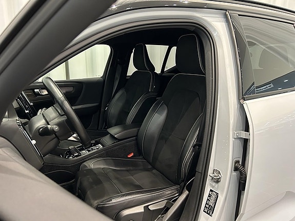 Volvo XC40 7 of 15
