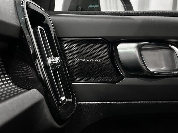 Volvo XC40 15 of 15
