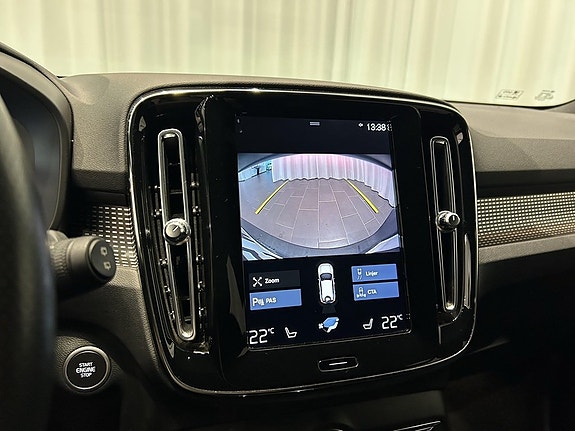 Volvo XC40 13 of 15